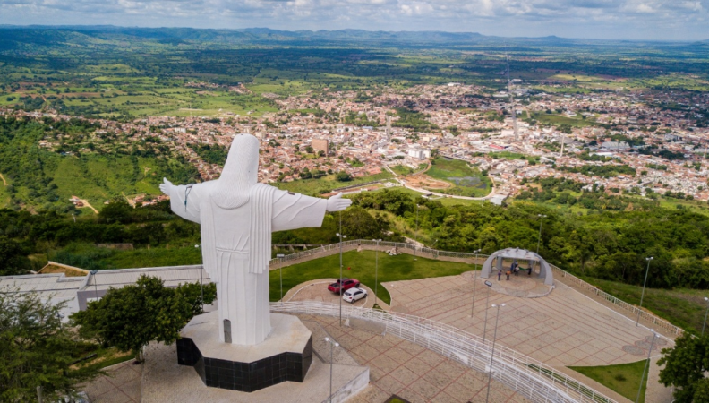 Homem é levado à delegacia após ameaçar mulher de 