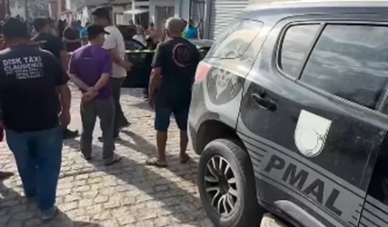 Homem mata ex-esposa e comete suicídio no centro d