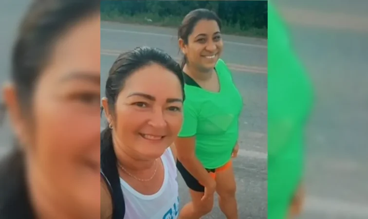 Mulher morre após ser atingida por carro e cair de