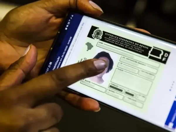 Carteira de habilitação: qual a idade máxima para 