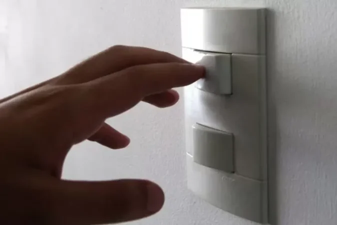 Com bandeira vermelha e alta na conta de luz, veja