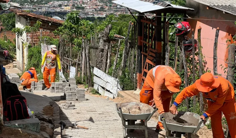 Obras de pavimentação avançam no Alto do Cruzeiro 