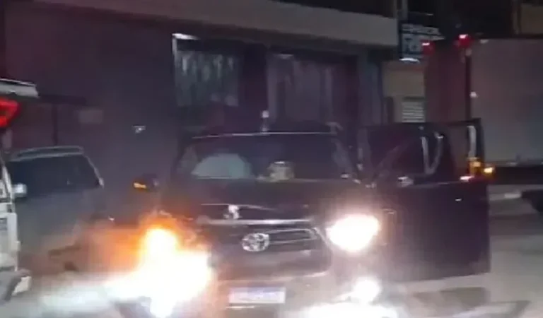 Motorista embriagado bate em viatura da PM e acaba